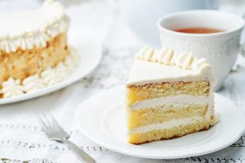 Vanilla Cake. Rețeta clasică de tort cu cremă de vanilie