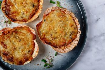 Scoici Saint Jacques în stil parizian, rețeta sofisticată cu care îți poți impresiona familia. Care e secretul acestui preparat