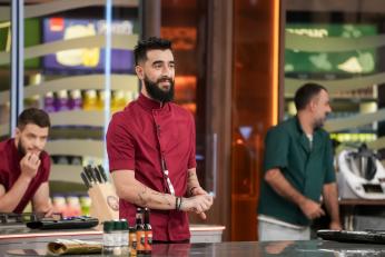 Cine este Samuel de la Chefi la cuțite și pentru cine a gătit. A atras atenția cu obiceiul de a vorbi singur în bucătărie