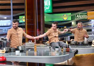 Confruntare memorabilă la Chefi la cuțite: concurenții gătesc legați la mâini într-o bătălie culinară cu rețete din filme celebre
