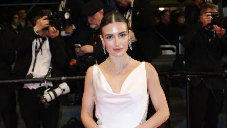 Ana Bodea a atras privirile la Cannes într-o ținută de zeiță a Greciei Antice. Detaliul lateral care a furat atenția tuturor