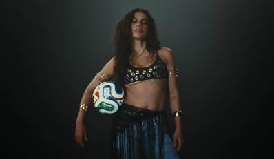 Anitta a lansat un single pentru albumul oficial al Cupei Mondiale. Piesa va fi interpretată live în ceremonia de deschidere