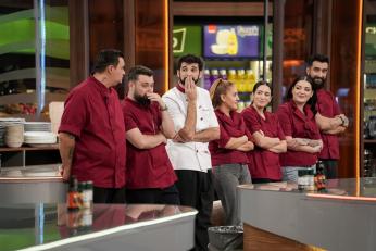 Jurații Chefi la cuțite intră în cea de-a zecea confruntare culinară. O concurentă vrea să-și părăsească echipa