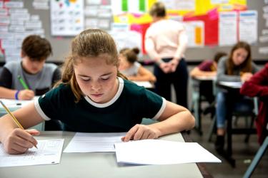 Perlele de la Evaluarea Națională 2026. Cele mai amuzante răspunsuri date de elevi la proba de Limba și literatura română