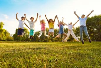 Când începe vacanța de vară 2026 și când se întorc elevii la cursuri în noul an școlar