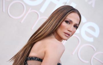 Jennifer Lopez în bikini vintage la 57 de ani. Pozele care i-au lăsat pe fani cu gurile căscate