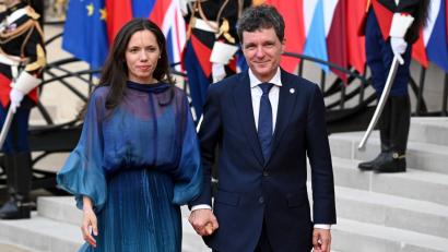 Nicușor Dan și familia sa au mers la Mănăstirea Dejani de Sfânta Maria. Cum s-a îmbrăcat Mirabela Grădinaru