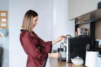 (P) 7 criterii după care merită să alegi un sistem de preparare a cafelei pentru acasă