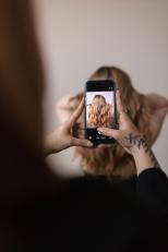 (P) De ce părul tău nu arată la fel ca în fotografiile pe care le salvezi