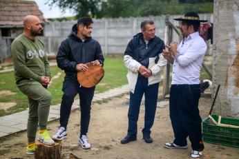 Echipa roșie condusă de Liviu și Andrei a obținut o nouă victorie aseară, la Poftiți pe la noi – Poftiți la întrecere