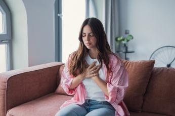 Amenințarea ascunsă care pune în pericol sănătatea tinerilor. Apare la aproape 8 din 10 se confruntă cu ea fără să își dea seama