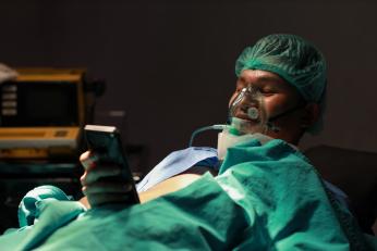 Un bărbat care a consultat ChatGPT a ajuns de urgență la spital din cauza chatbot-ului. Cum l-a afectat inteligența artificială