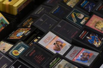 Atari a îngropat camioane întregi cu jocuri pe care nu le putea vinde. Ce s-a întâmplat când au fost dezgropate după 31 de ani