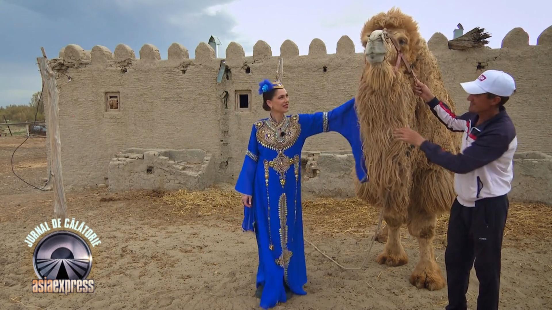 Irina Fodor alături de o cămilă, la Asia Express-Drumul Mătăsii