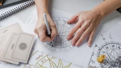 Ce este descendentul în astrologie. Cum îl afli și ce spune despre relațiile tale
