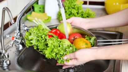 Ce alimente nu trebuie spălate înainte să le pui în frigider. Umezeala le poate face să se strice mai repede