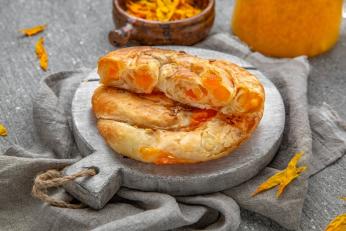 Rețeta mai puțin sofisticată de plăcintă cu dovleac a bunicii. Cu ingrediente simple, dar atent alese vei avea un preparat perfect