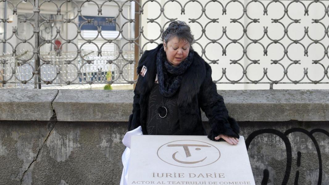 Apariție rară la înmormântarea Ancăi Pandrea. Sora regretatei actrițe a venit să o conducă pe ultimul drum