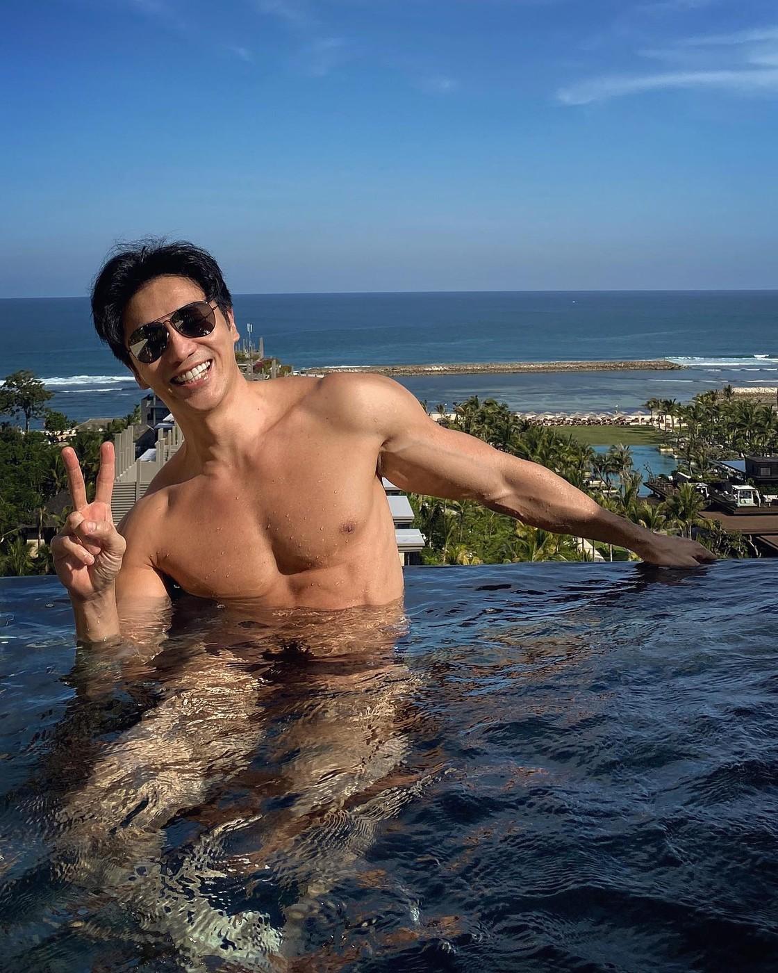 Chuando Tan la piscină