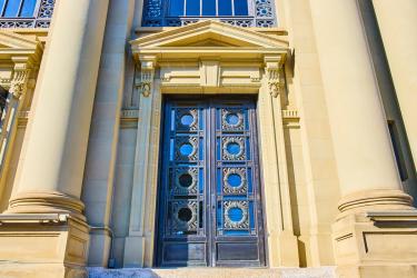 Cele 5 uși care nu ar fi fost deschise niciodată, potrivit legendelor. Ce s-ar ascunde, de fapt, în spatele porților interzise