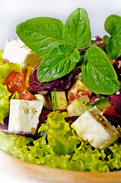 Vrei să slăbești? Chef Florin Scărlătescu te învață să prepari salata care te scapă de 15 kilograme