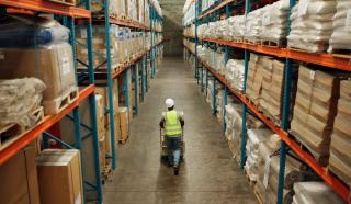 Un angajat care s-a dus beat la muncă și a fost concediat va primi 6 salarii restante și se poate întoarce la serviciu: „Nu a făcut rău nimănui”