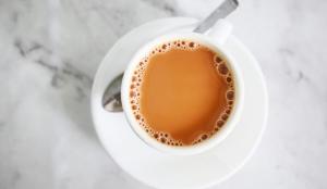 De ce specialiștii recomandă să eviți ceaiul cu lapte. Consumul excesiv poate fi dăunător