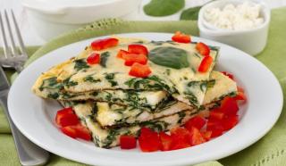Omletă cu lobodă și brânză telemea. Rețetă rustică, de sezon