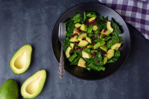 Ce poți face dacă ai tăiat un avocado necopt. Rețete delicioase în care poți să-l incluzi