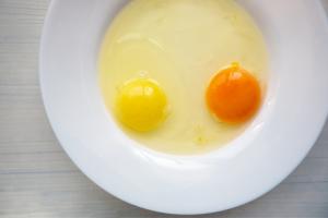 Ce influențează culoarea gălbenușului de ou. La ce concluzii au ajuns specialiștii