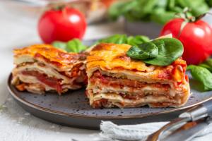 Cea mai simplă rețetă de lasagna vegană. Este simplă și rapidă