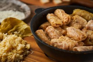 Rețetă tradițională de sarmale cu carne de porc și orez. Ingrediente și pașii exacți de preparare