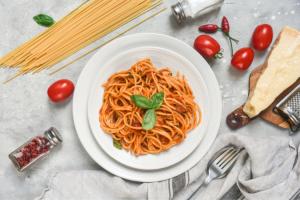 Pasta pomodoro, cele mai simple și gustoase paste cu sos de roșii