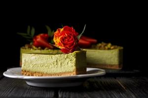 Cheesecake cu fistic. Un desert delicios, cu aspect spectaculos