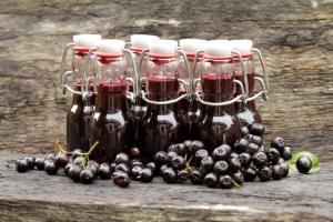 Sirop de Aronia pentru iarnă. Rețeta unei băuturi sănătoase