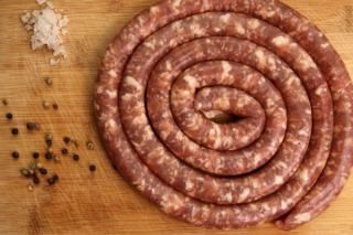 Cârnați de casă moldovenești, după rețeta tradițională. Ingrediente și pașii de urmat pentru un gust desăvârșit