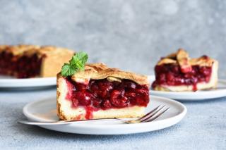 Tartă simplă cu cireșe. Un desert rustic și reconfortant