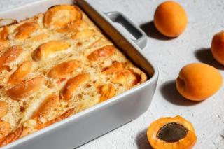 Clafoutis cu caise. Un desert rustic, simplu și ușor de preparat