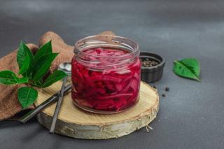 Rețetă de ceapă roșie murată. Cum să o prepari rapid la tine acasă