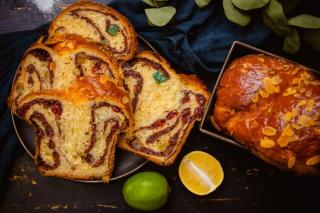 Cozonac tradițional cu umplutură mixtă, pufos, aromat și cu gust bogat