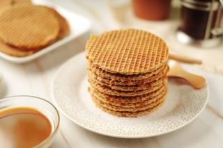 Stroopwafels. Rețetă olandeză de vafe umplute cu caramel
