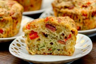 Pizza muffins. Rețetă rapidă și practică de gustări delicioase