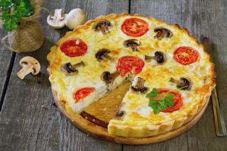 Quiche Lorraine cu pui si ciuperci. Rețetă de tartă sărată, din bucătăria franțuzească