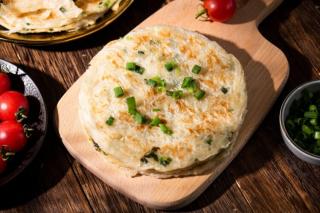 Scallion Pancakes. Rețetă de clătite chinezești cu ceapă verde