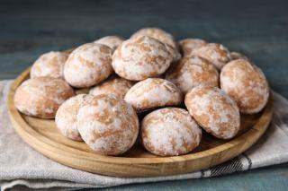 Turtă dulce de post. Desert aromat fără ouă și lapte pentru Postul Paștelui 2026