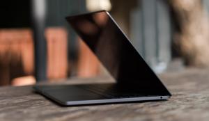 Laptopul transparent Lenovo va fi prezentat la MWC 2024. Cum arată dispozitivul inedit ThinkBook