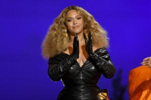 Beyonce și-a îndemnat fanii și pe Taylor Swift să „râdă și să danseze” la premiera filmului ei „Renaissance”