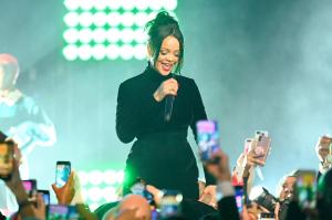 Rihanna a vorbit despre avantajele de a fi mamă de băiat: „Pot să fiu oricât de dezinvoltă vreau”