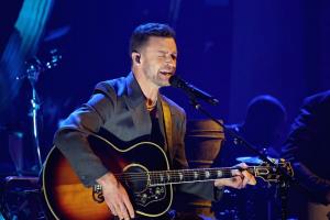 Justin Timberlake nu a fost băut în timpul concertului său de la T-Mobile Arena, luna trecută. Explicația din spatele videoclipului în care artistul avea ochii roșii