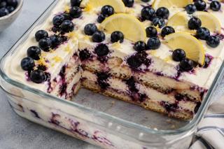 Tiramisu cu lămâie și afine. O reinterpretare de sezon a celebrului desert italian
